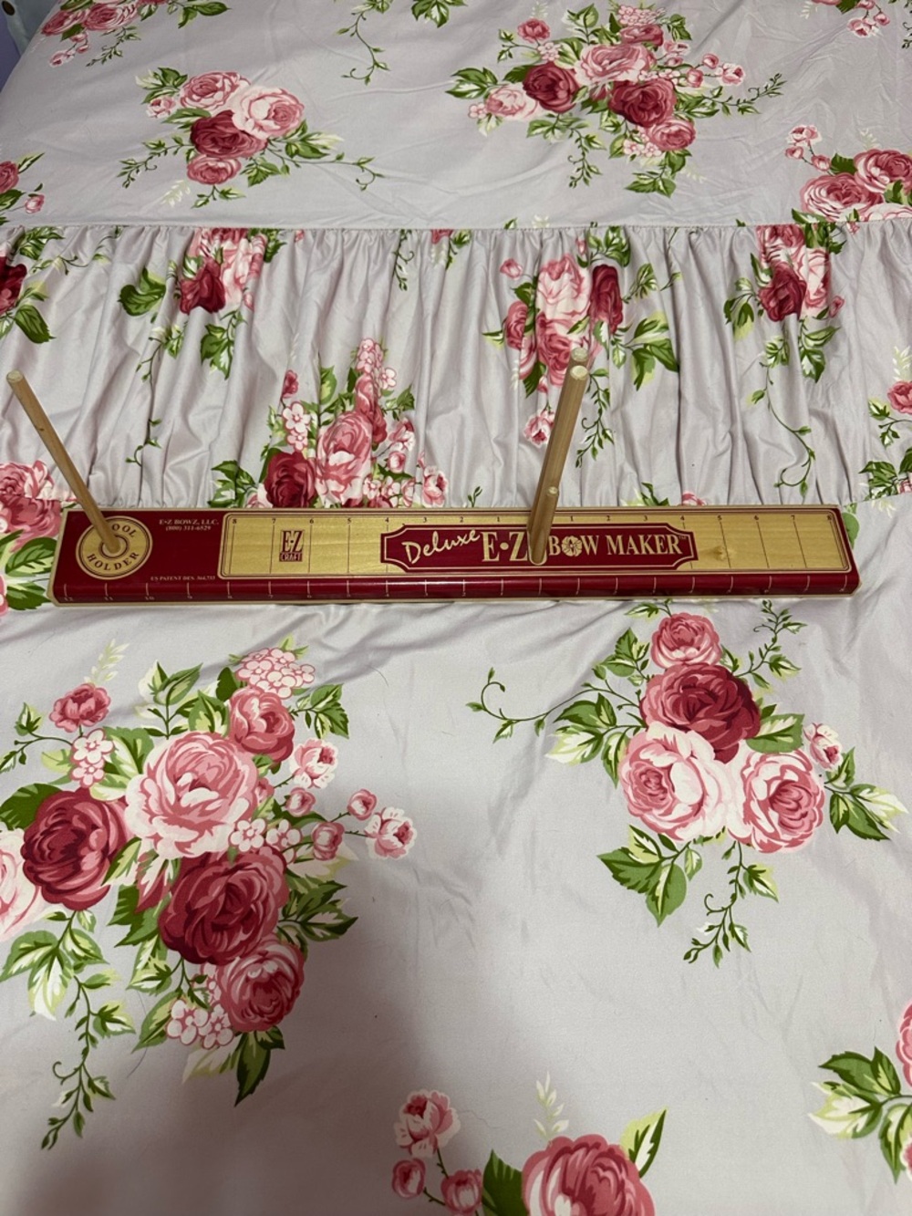 Deluxe E-Z Bow Maker in Red and Gold - Vintage Style
